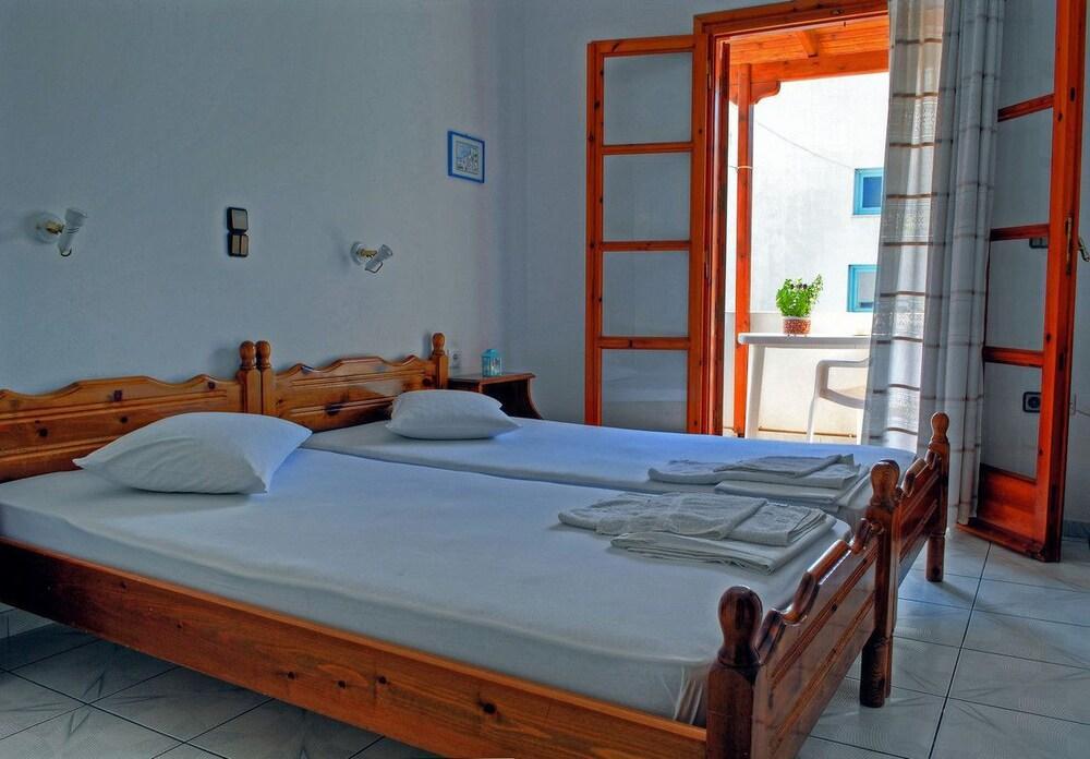 Kapetanos Rooms Naxos City Екстериор снимка