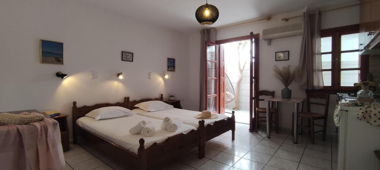 Kapetanos Rooms Naxos City Екстериор снимка