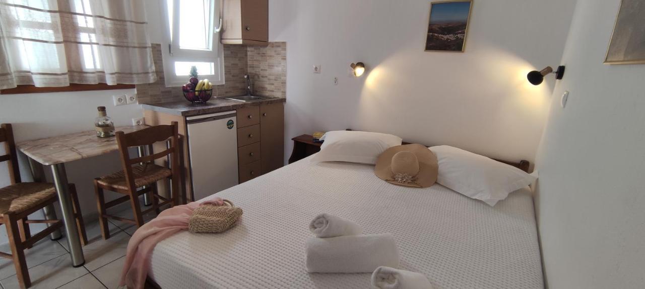 Kapetanos Rooms Naxos City Екстериор снимка