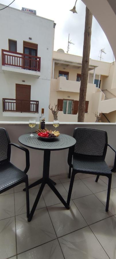 Kapetanos Rooms Naxos City Екстериор снимка