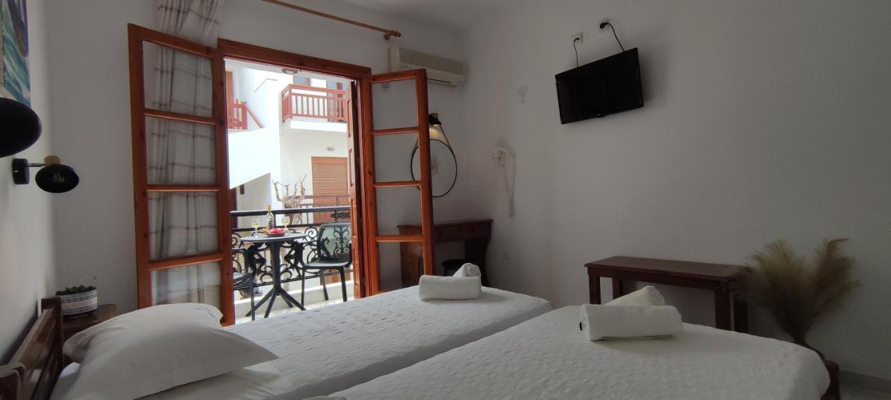 Kapetanos Rooms Naxos City Екстериор снимка