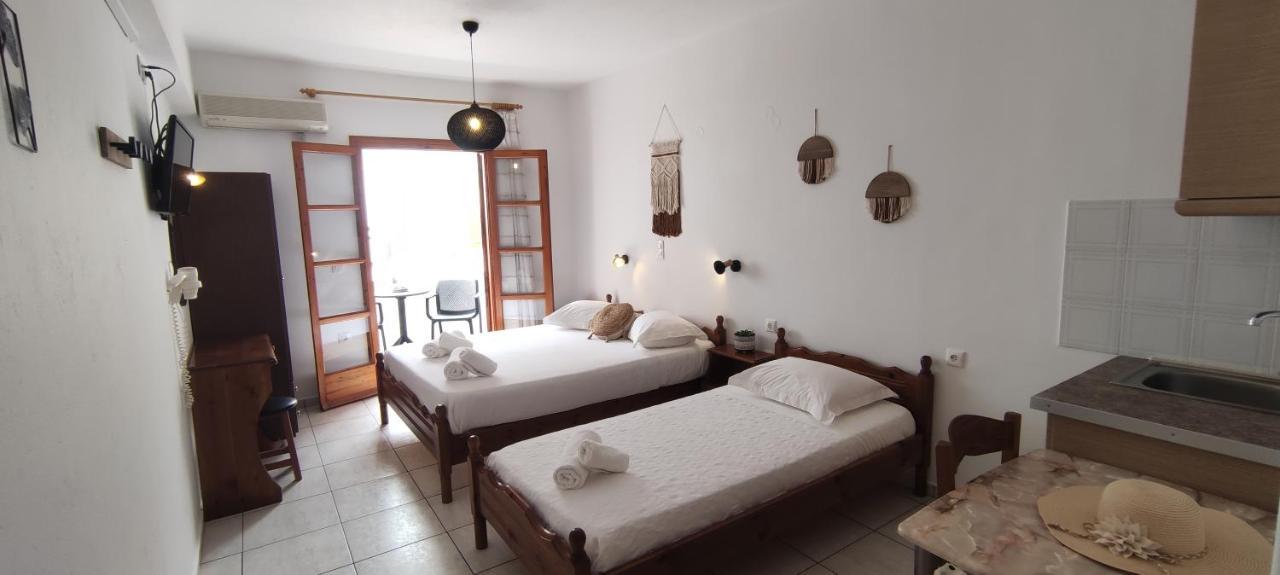 Kapetanos Rooms Naxos City Екстериор снимка
