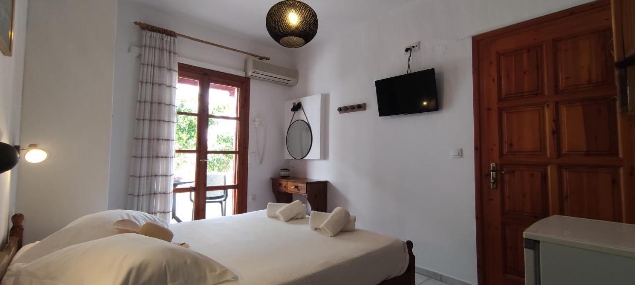 Kapetanos Rooms Naxos City Екстериор снимка