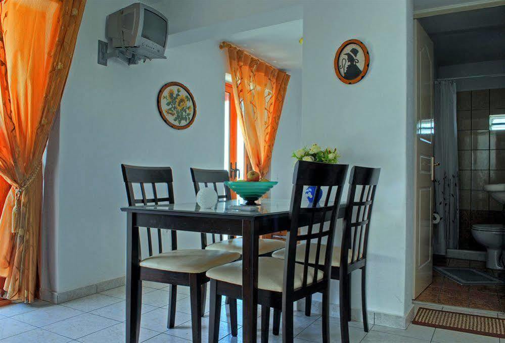 Kapetanos Rooms Naxos City Екстериор снимка