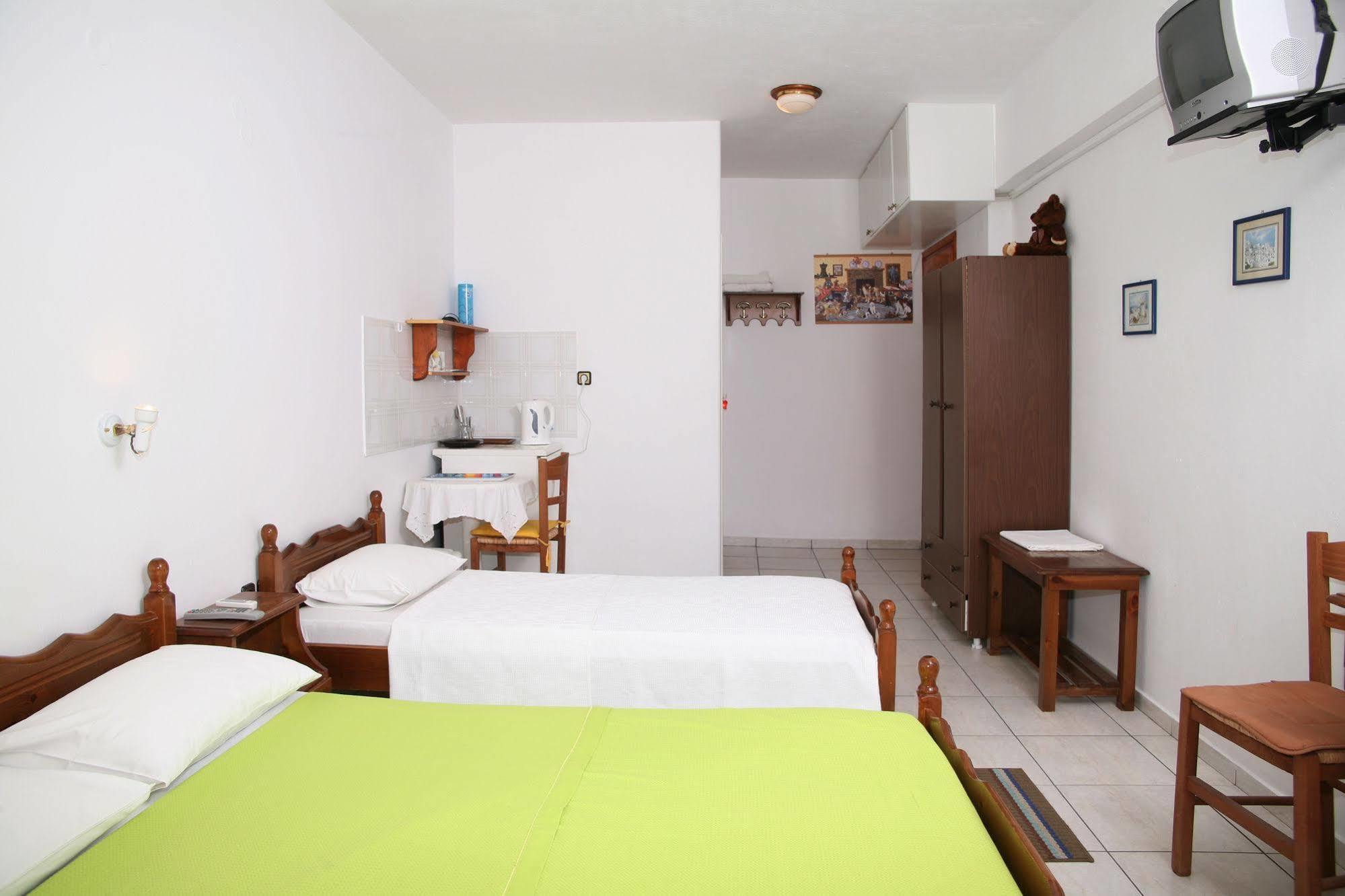 Kapetanos Rooms Naxos City Екстериор снимка