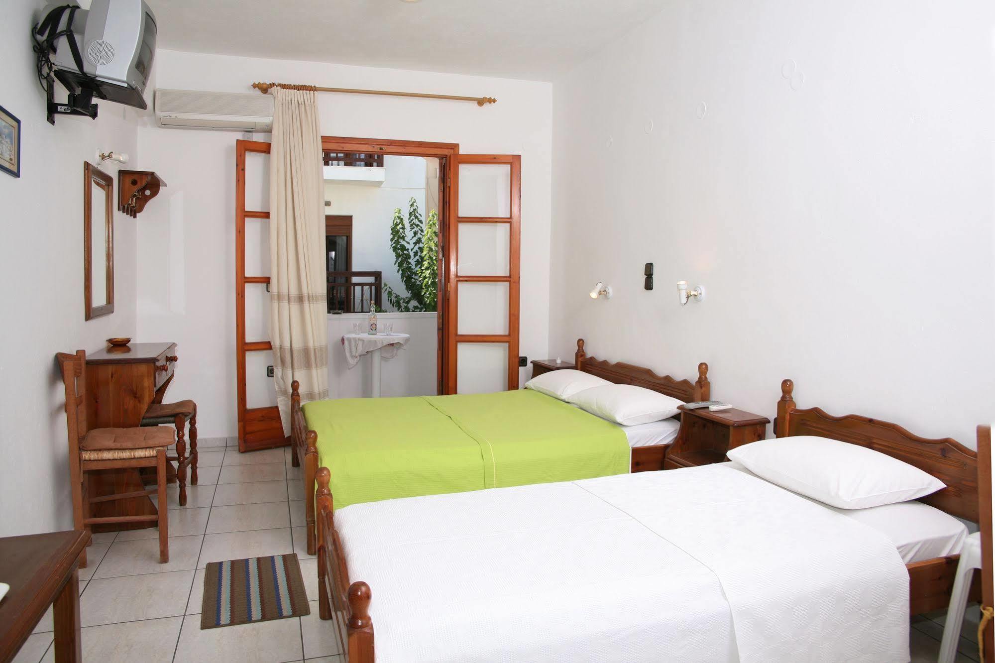 Kapetanos Rooms Naxos City Екстериор снимка